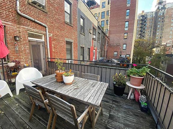 3rd image of 139 W 74th St #4B
