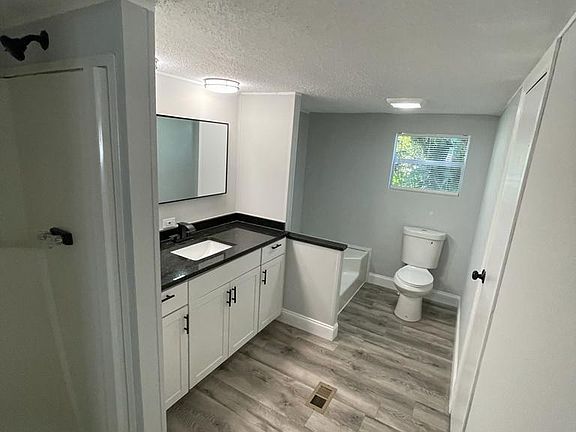 4th image of 5413 Dubois Ave
