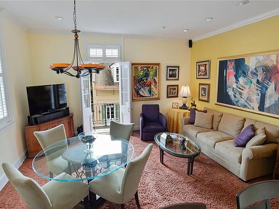 4th image of 617 Dauphine St APT 3