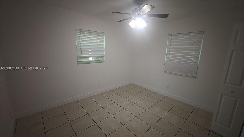 2643 NW 10th St, photo 6