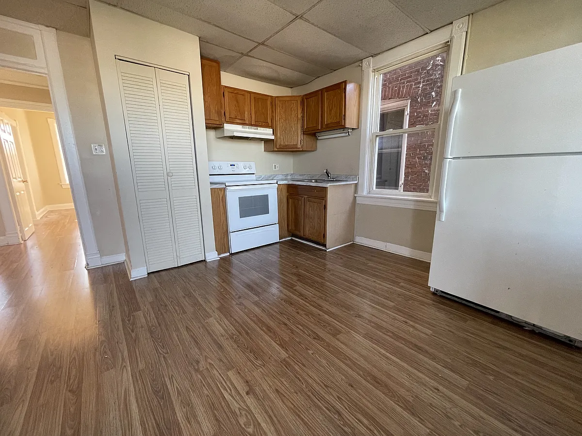 Building Photo - 616 W Franklin St #2