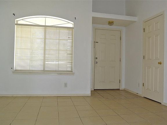 5th image of 529 Valle Calido Dr