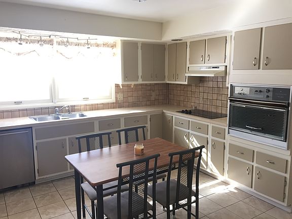 2nd image of 3425 Cambrey Dr