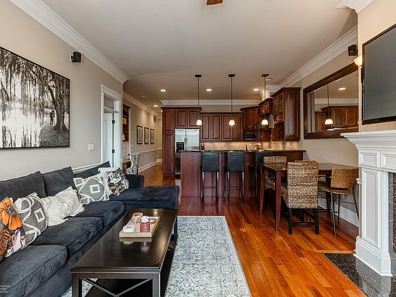 5th image of 2401 N Janssen St #205