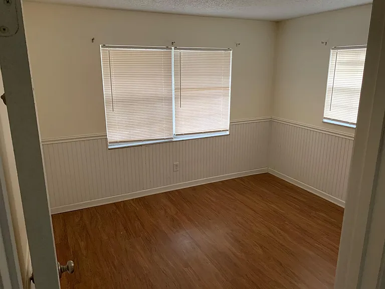 117 N Mercury Ave — Photo 15