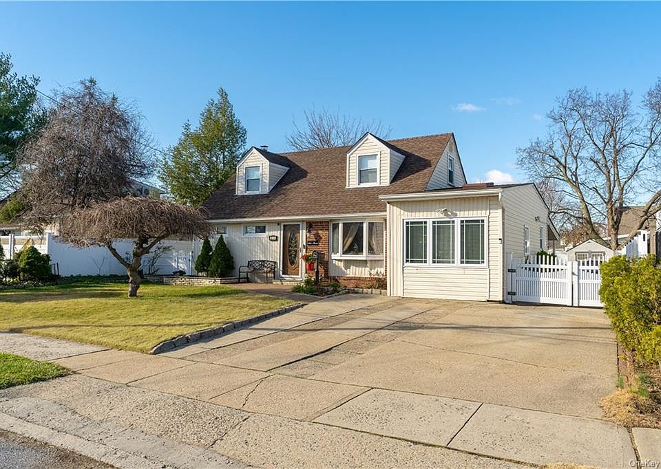 1st image of 231 Crown Ave