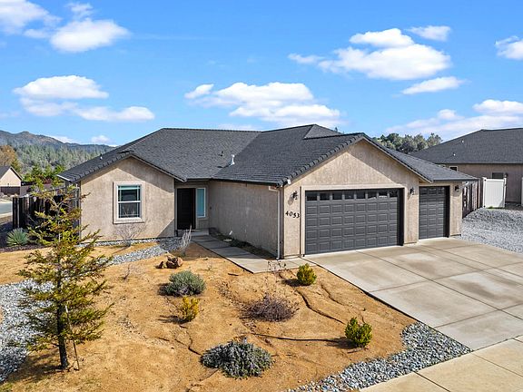 2nd image of 4053 Pembroke Ln