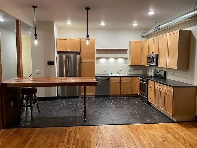 403 Wisconsin St — Photo 3