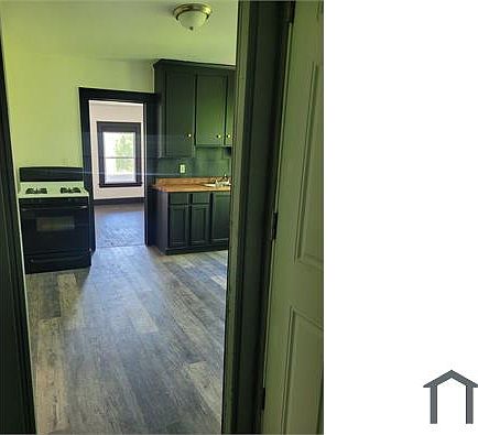 2nd image of 2925 E 128th St #Up