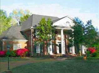 220 Meadowgrove Ln, Memphis, TN 38120
