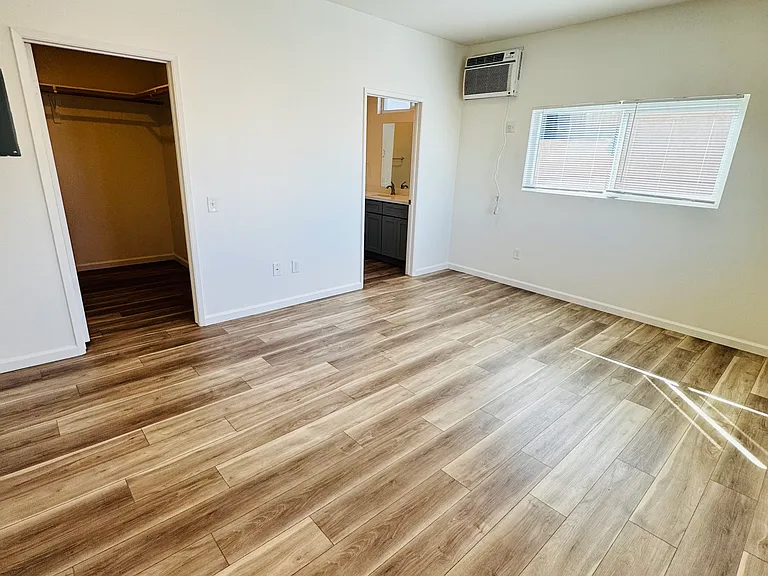 15656 Saticoy St #1 — Photo 11