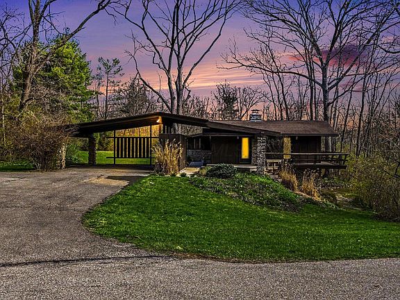 2nd image of 820 Old Woods Rd