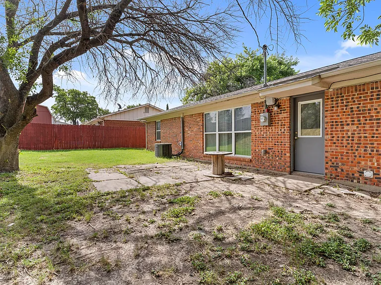 6104 Ivy Hill Rd — Photo 7