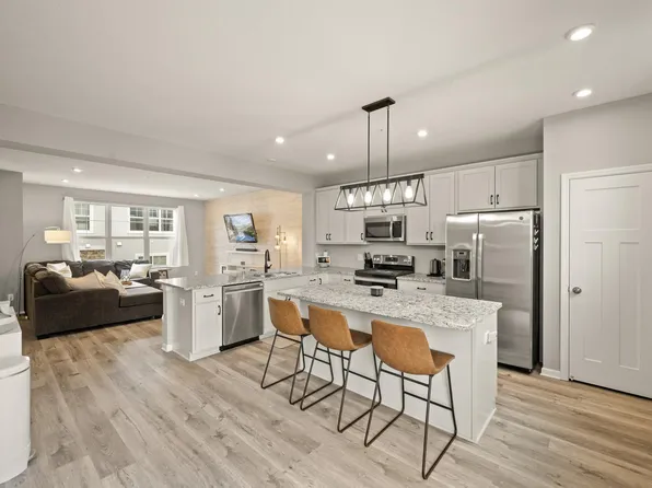 799 Roselyn Dr, Victoria, MN 55386