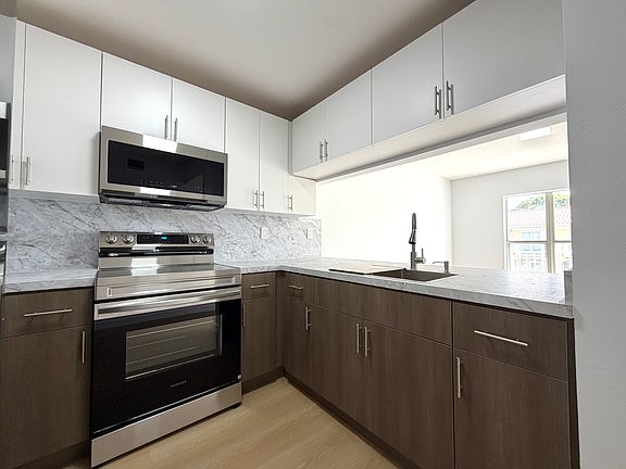3rd image of 9720 SW 184th St Unit 212