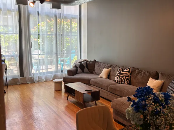 900 N Kingsbury St, Chicago, IL 60610