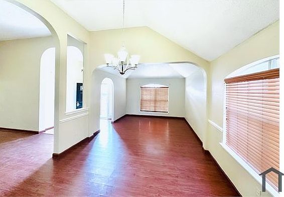 2nd image of 1943 Cutler Dr
