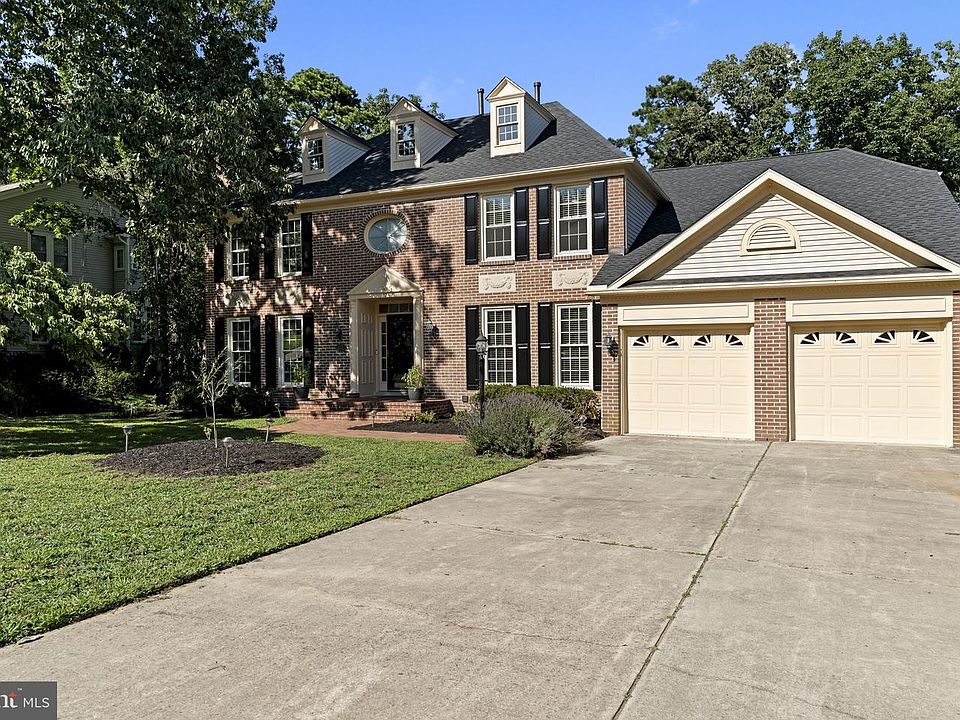 1st image of 32 Regan Ln