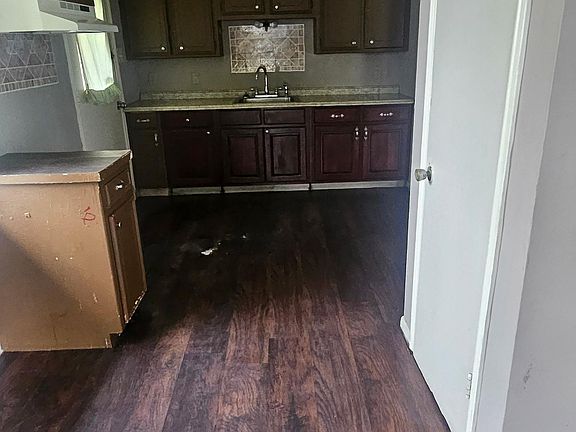 3rd image of 4725 Stearns St