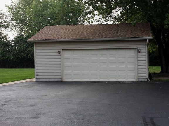 2nd image of 1129 W Honey Creek Rd