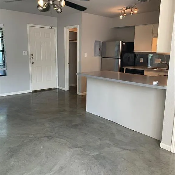 1013 W 23rd St #202 — Photo 2
