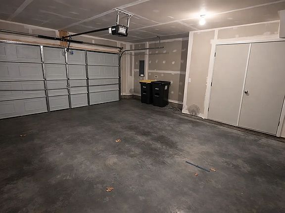 4th image of 8803 Mimosa Ave
