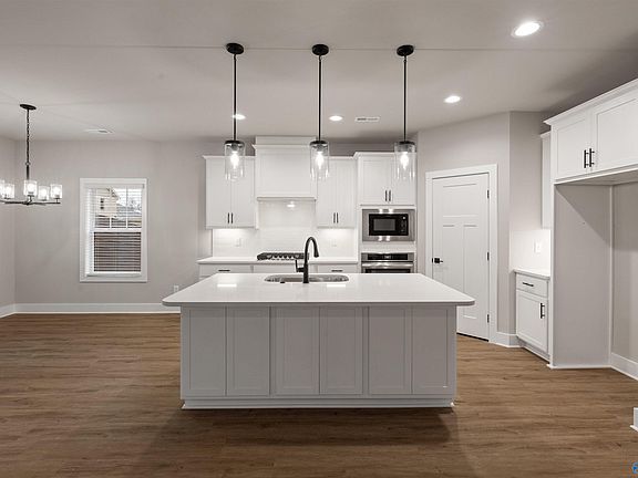 5th image of 2121 Kanteen St