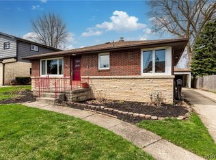 102 Cresthaven Dr, Cheektowaga, NY 14225