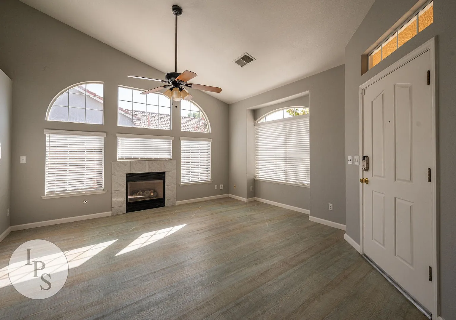 Clovis 3BR/2BA Home with New A/C, Covered Patio & Gardener Included — Photo 4