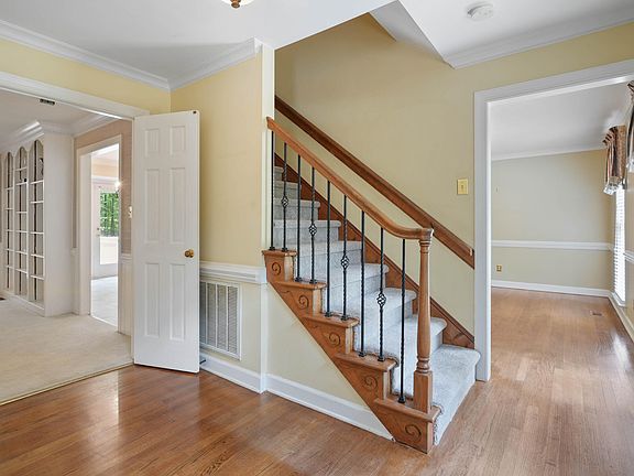 3rd image of 10521 Leafwood Pl