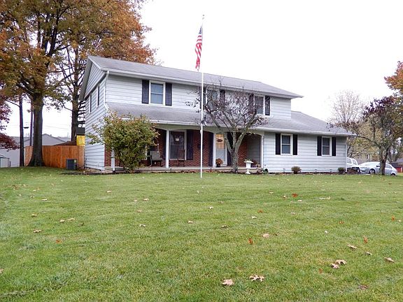 2nd image of 820 Pinehurst St