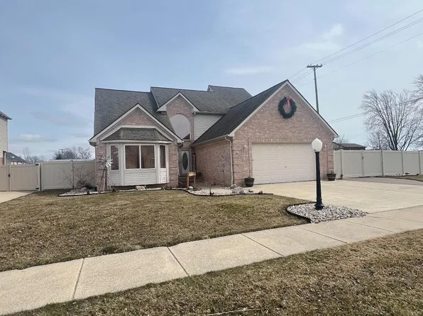 29071 Sugar Island Ct, Gibraltar, MI 48173