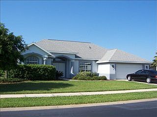 2nd image of 10 Lakeside Pl E