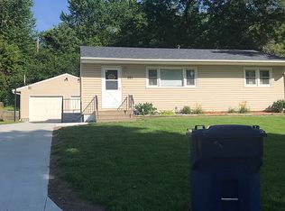 201 Leisure Ln, Bellevue, NE 68005
