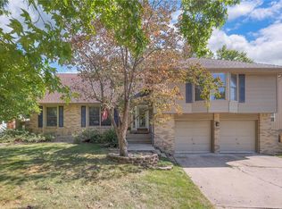 703 SW Montgomery Ave, Lees Summit, MO 64081