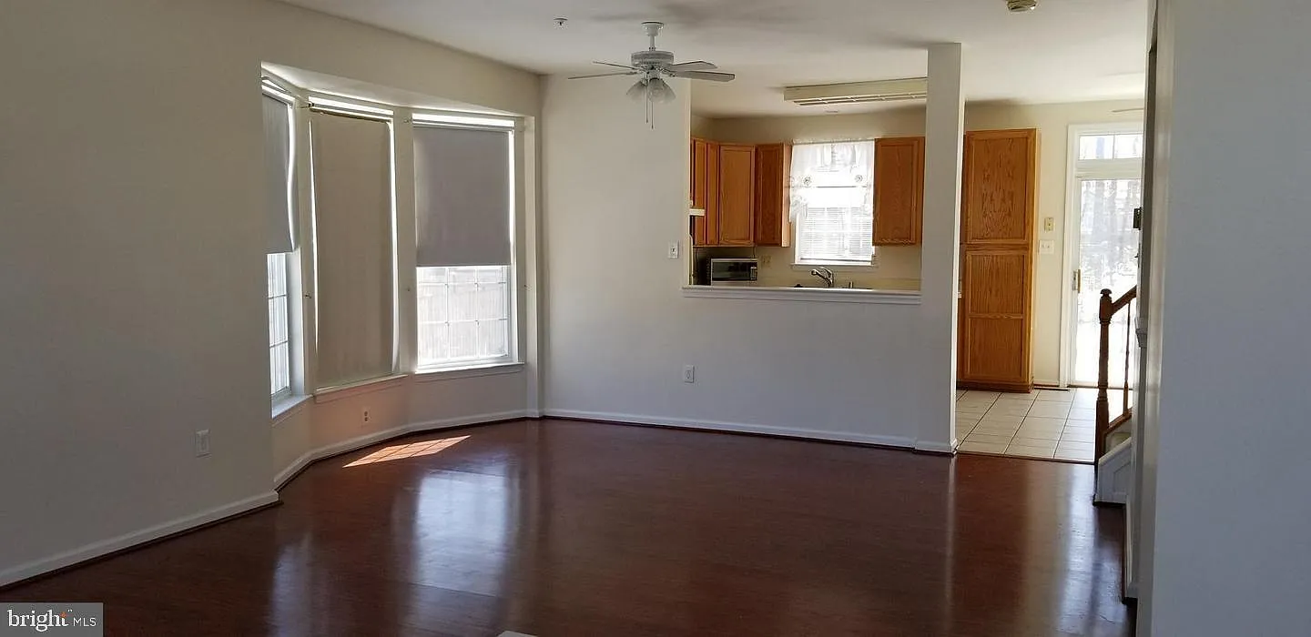 4 bed, 3.5 bath, 2152 sqft, $2,700 — Photo 4
