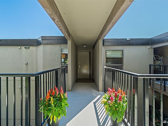 4th image of 500 W Roy Street #W407