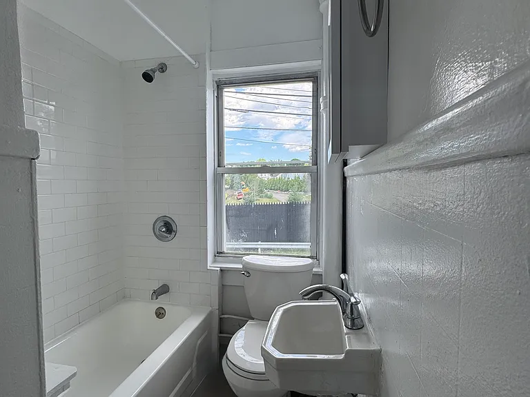 21 Prince Ave #F — Photo 10