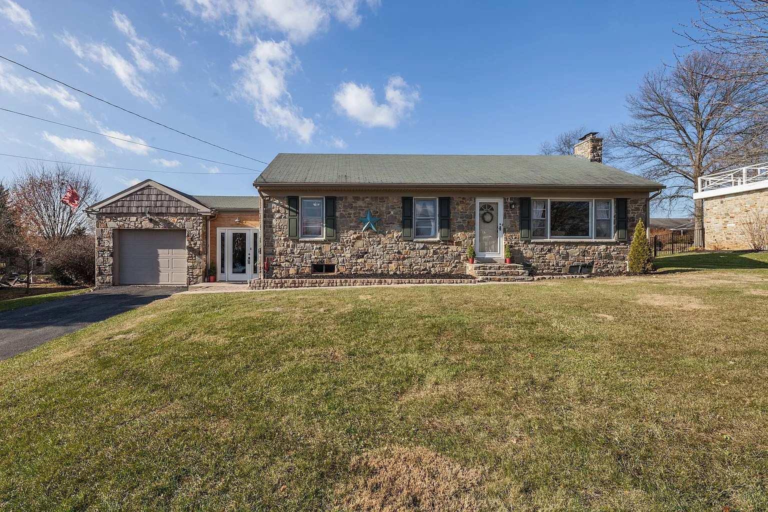 1231 William St photo 1