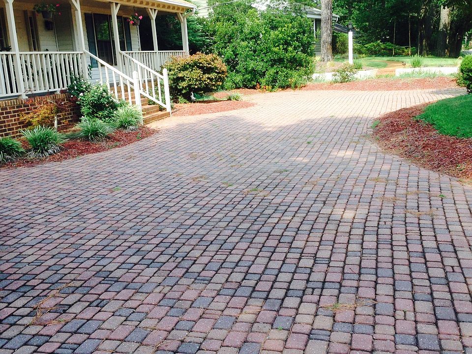 Papered circular driveway