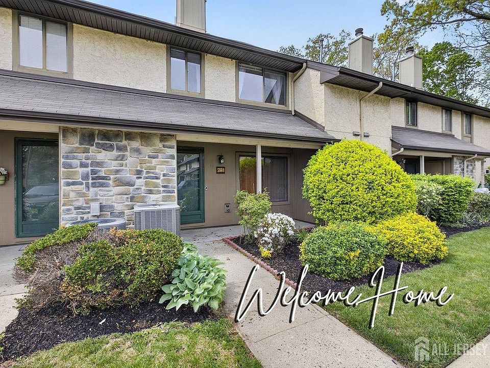 1st image of 241 Hampshire Dr