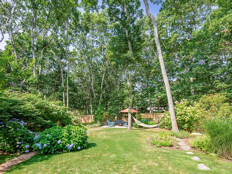 1137 Springs Fireplace Rd — Photo 17