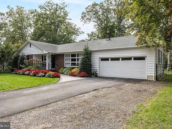 2nd image of 1154 McClain Dr