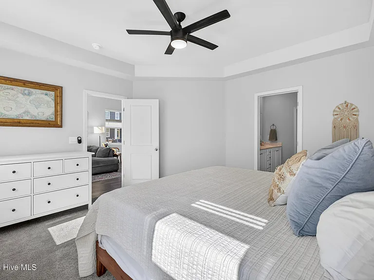 3647 Roseblossom Dr — Photo 24