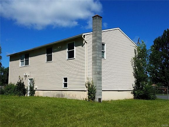 3rd image of 105 Siler Cir
