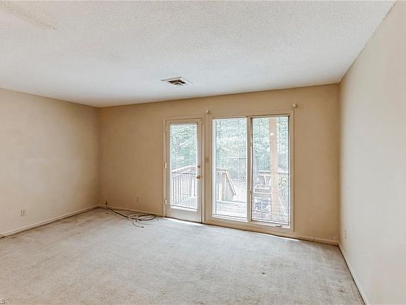5th image of 825 Coventry Ln