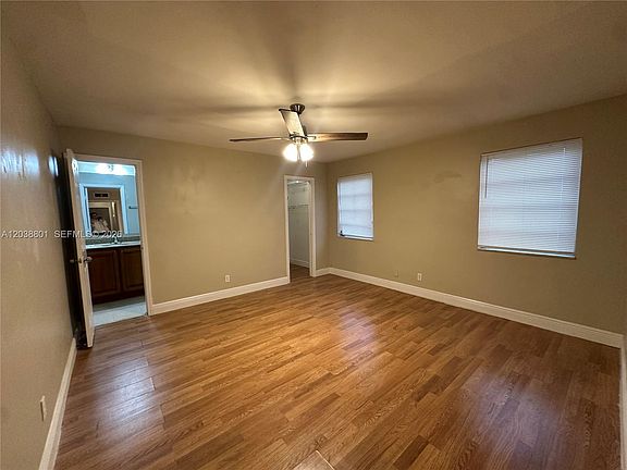 5th image of 2121 N 52nd Ave
