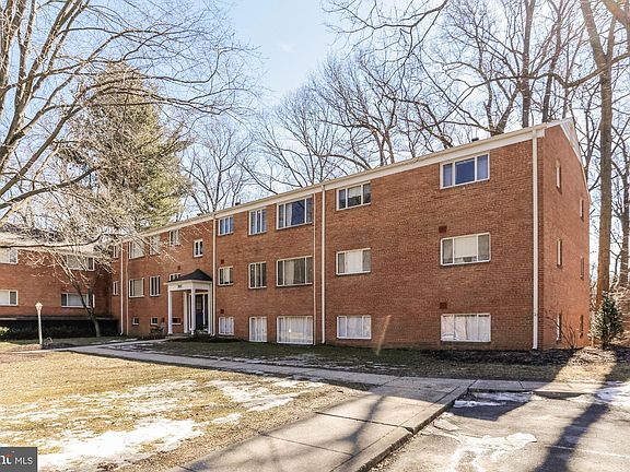 2nd image of 10501 Montrose Ave #10501