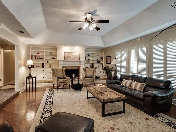 3rd image of 2319 Brook Hollow Dr