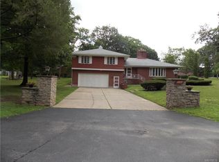 805 The Circle Dr, Lewiston, NY 14092